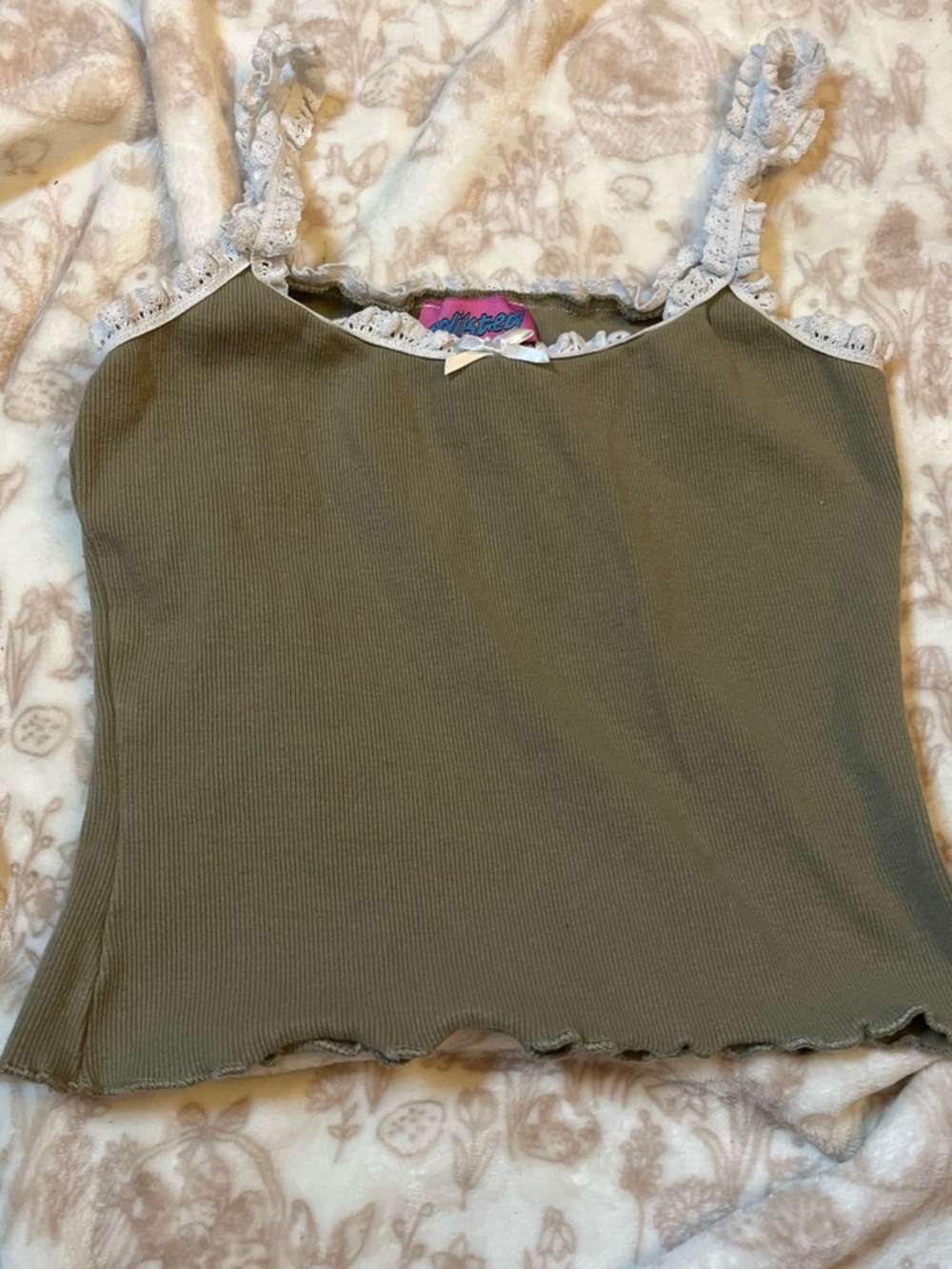 Olive Lace-Trim Ribbed Cami Tank Top - Edikted